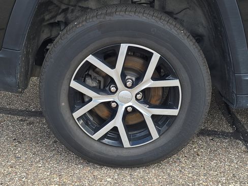 Used 2024 Jeep Grand Cherokee L Limited image 5