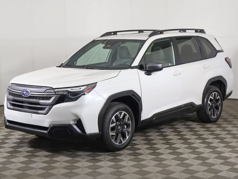 Used 2025 Subaru Forester Premium AWD/4WD image 8