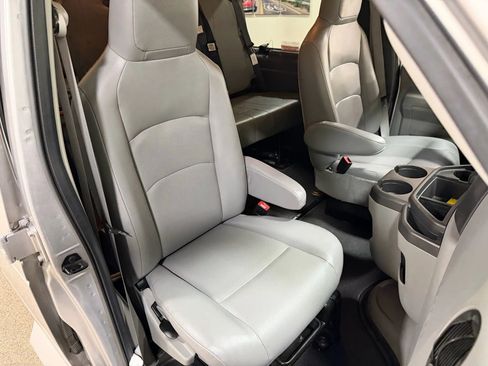 Used 2014 Ford E-250 and Econoline 250 Extended w/ Power Group image 35