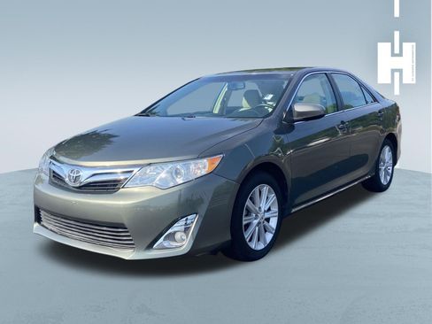 Used 2012 Toyota Camry XLE w/ Convenience Pkg FWD image 3