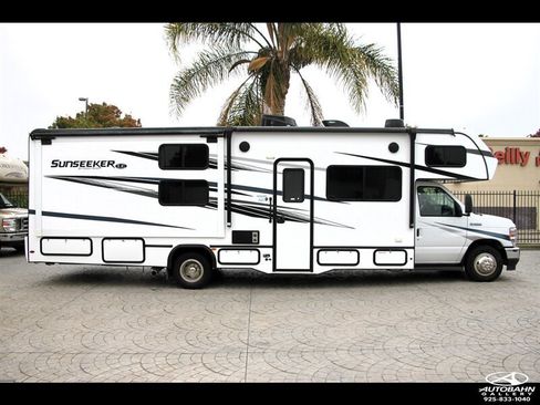 Used 2022 Ford E-450 and Econoline 450 Super Duty w/ Motorhome Prep Package RWD image 8