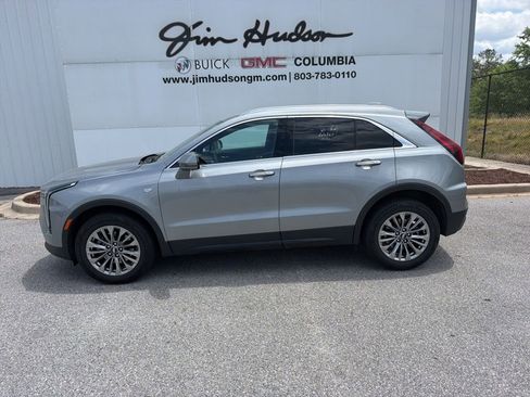 Used 2025 Cadillac XT4 Premium Luxury FWD image 2