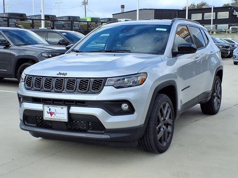 New 2026 Jeep Compass Latitude image 3