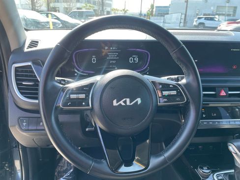Used 2025 Kia Seltos S image 30