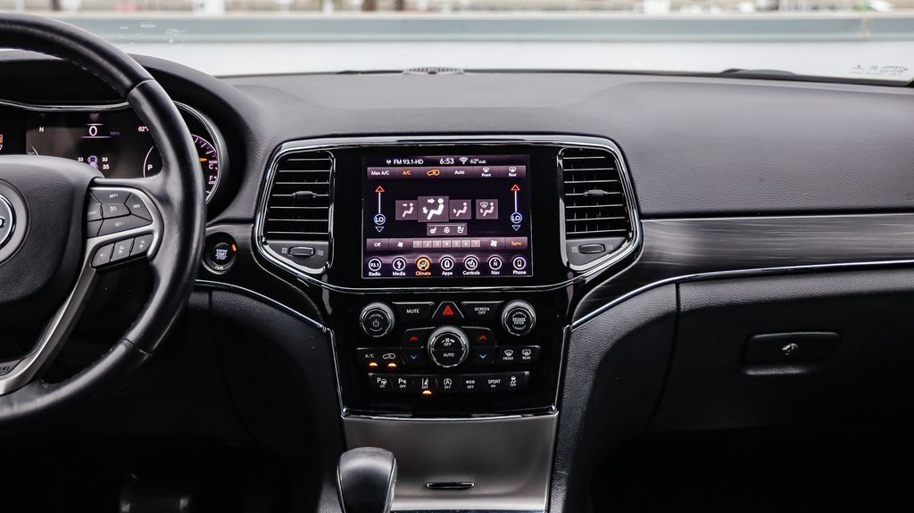 Used 2019 Jeep Grand Cherokee Limited w/ Luxury Group II RWD image 16