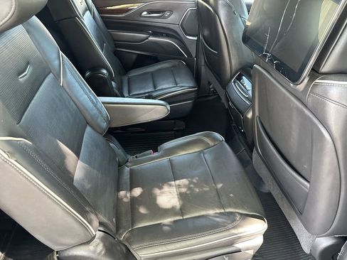 Used 2021 Cadillac Escalade Premium Luxury RWD image 32