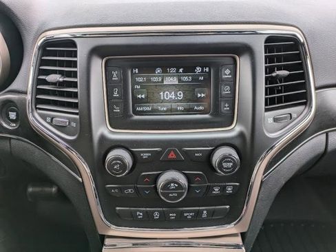 Used 2017 Jeep Grand Cherokee Limited image 9