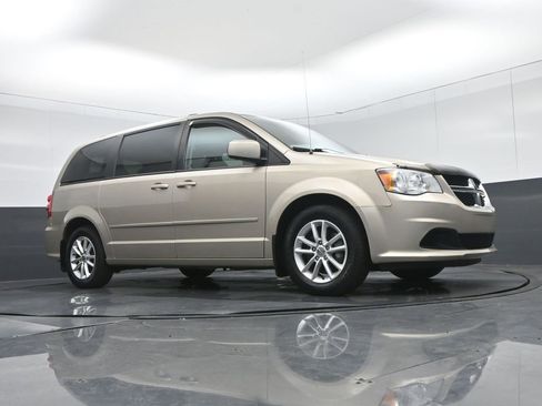 Used 2016 Dodge Grand Caravan SXT w/ Rear Park Assist Package image 61