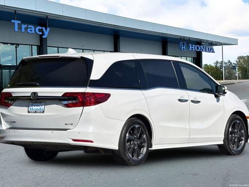 Certified 2024 Honda Odyssey Elite image 6