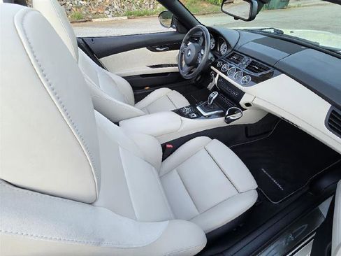 Used 2011 BMW Z4 sDrive35is image 27