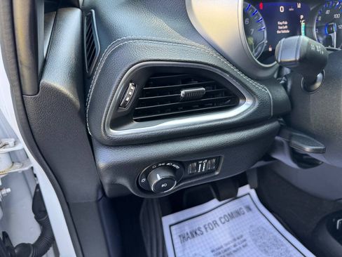Used 2019 Chrysler Pacifica Limited w/ Advanced Safetytec Group FWD image 53