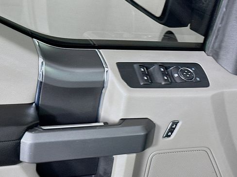 Used 2018 Ford F150 XLT w/ Equipment Group 302A Luxury image 15