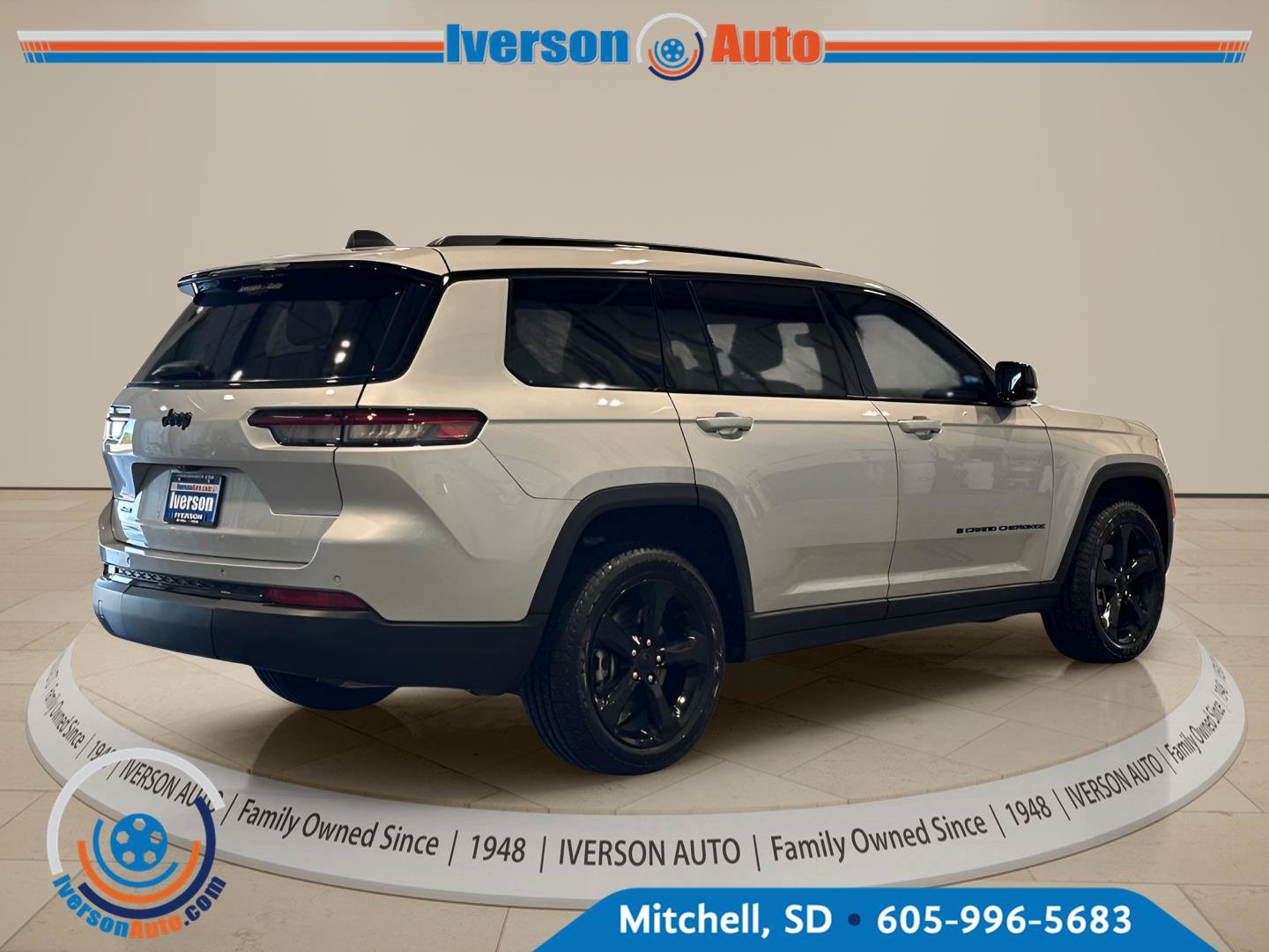 Used 2023 Jeep Grand Cherokee L Laredo AWD/4WD image 7