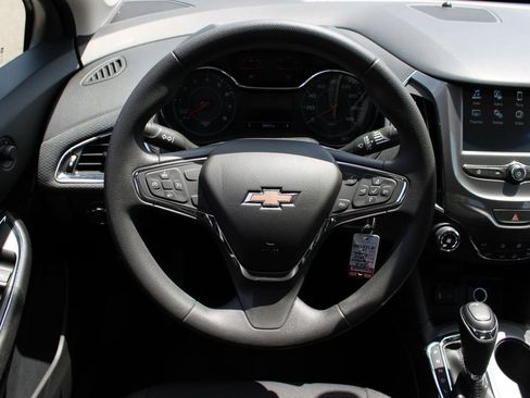 Certified 2018 Chevrolet Cruze LT FWD image 15