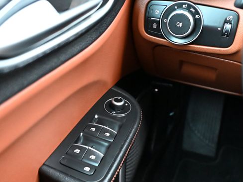 Used 2019 Alfa Romeo Giulia AWD w/ Cold Weather Package image 14