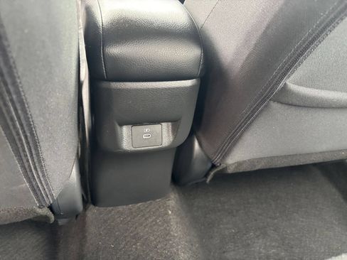 Used 2025 Nissan Versa SV FWD image 23