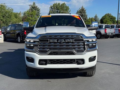 Used 2025 RAM 2500 Limited AWD/4WD image 2