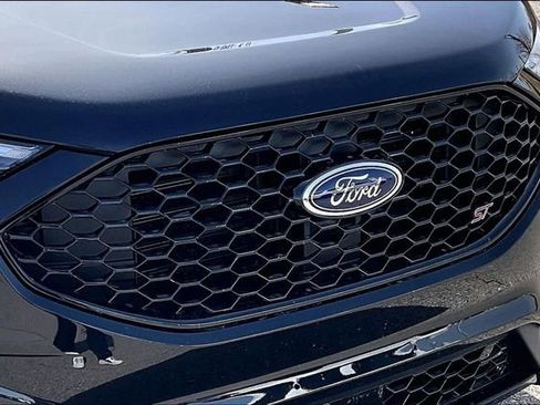Used 2023 Ford Edge ST image 28