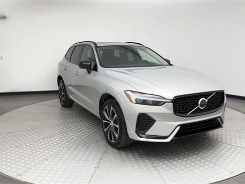 Certified 2025 Volvo XC60 B5 Plus image 8
