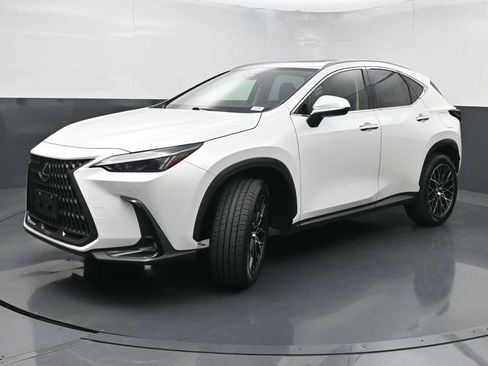 Used 2025 Lexus NX 250 FWD w/ Towing Package (2000 Lbs) image 5