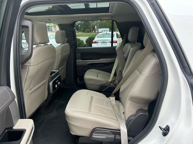 Used 2020 Ford Expedition XLT w/ Equipment Group 202A AWD/4WD image 30