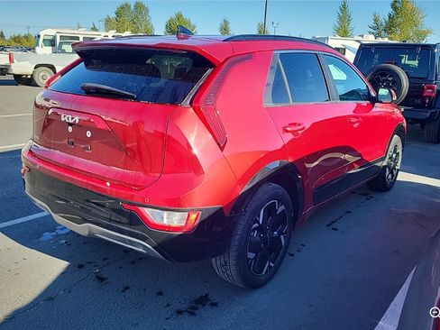 Used 2023 Kia Niro Wind w/ Wind Preserve Package FWD image 3