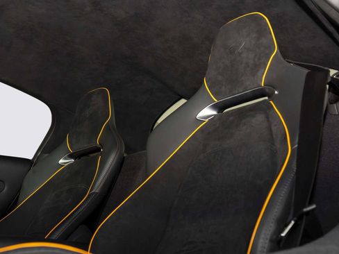 Used 2023 McLaren Artura RWD image 18