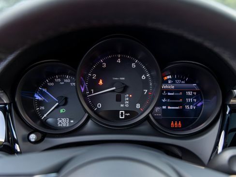 Certified 2025 Porsche Macan image 30