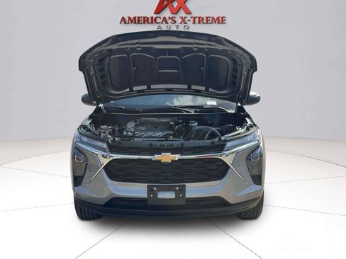 Used 2025 Chevrolet Trax LS w/ Driver Confidence Package FWD image 60