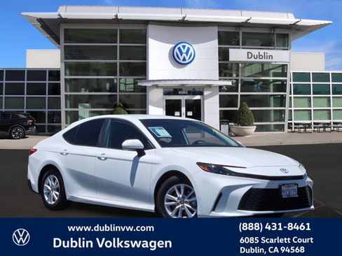 Used 2025 Toyota Camry LE FWD image 1
