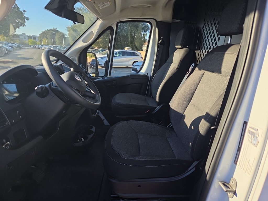 Used 2025 RAM ProMaster 2500 w/ U-Haul Equipment Group FWD image 10