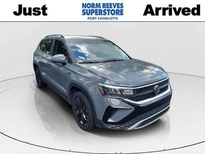 Used 2023 Volkswagen Taos SE w/ Black Wheel Package