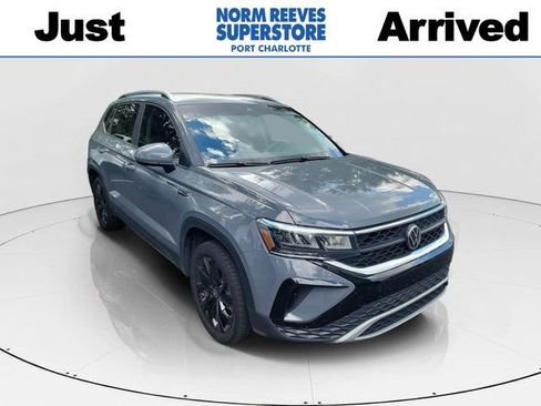 Used 2023 Volkswagen Taos SE w/ Black Wheel Package FWD image 1