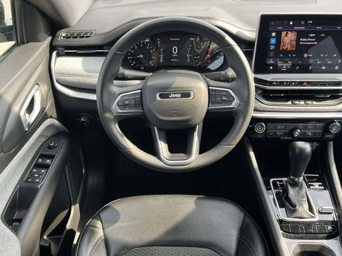 Used 2023 Jeep Compass Latitude AWD/4WD image 17