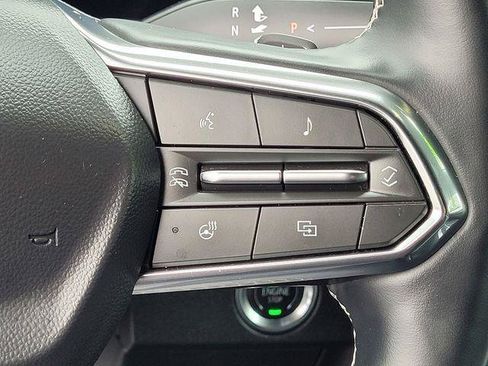 Used 2025 Chevrolet Traverse LT FWD image 25