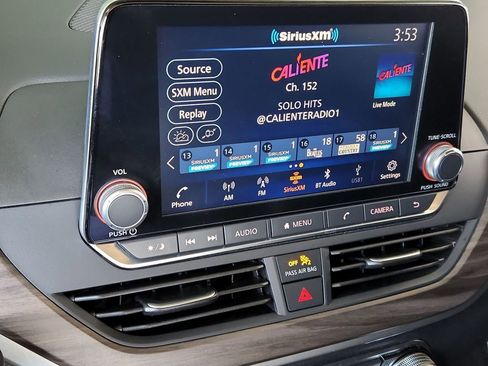 Used 2025 Nissan Altima 2.5 SV image 32