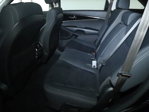 Used 2018 Kia Sorento LX image 14