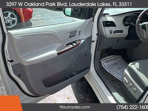 Used 2014 Toyota Sienna Limited w/ Limited Premium Package image 18