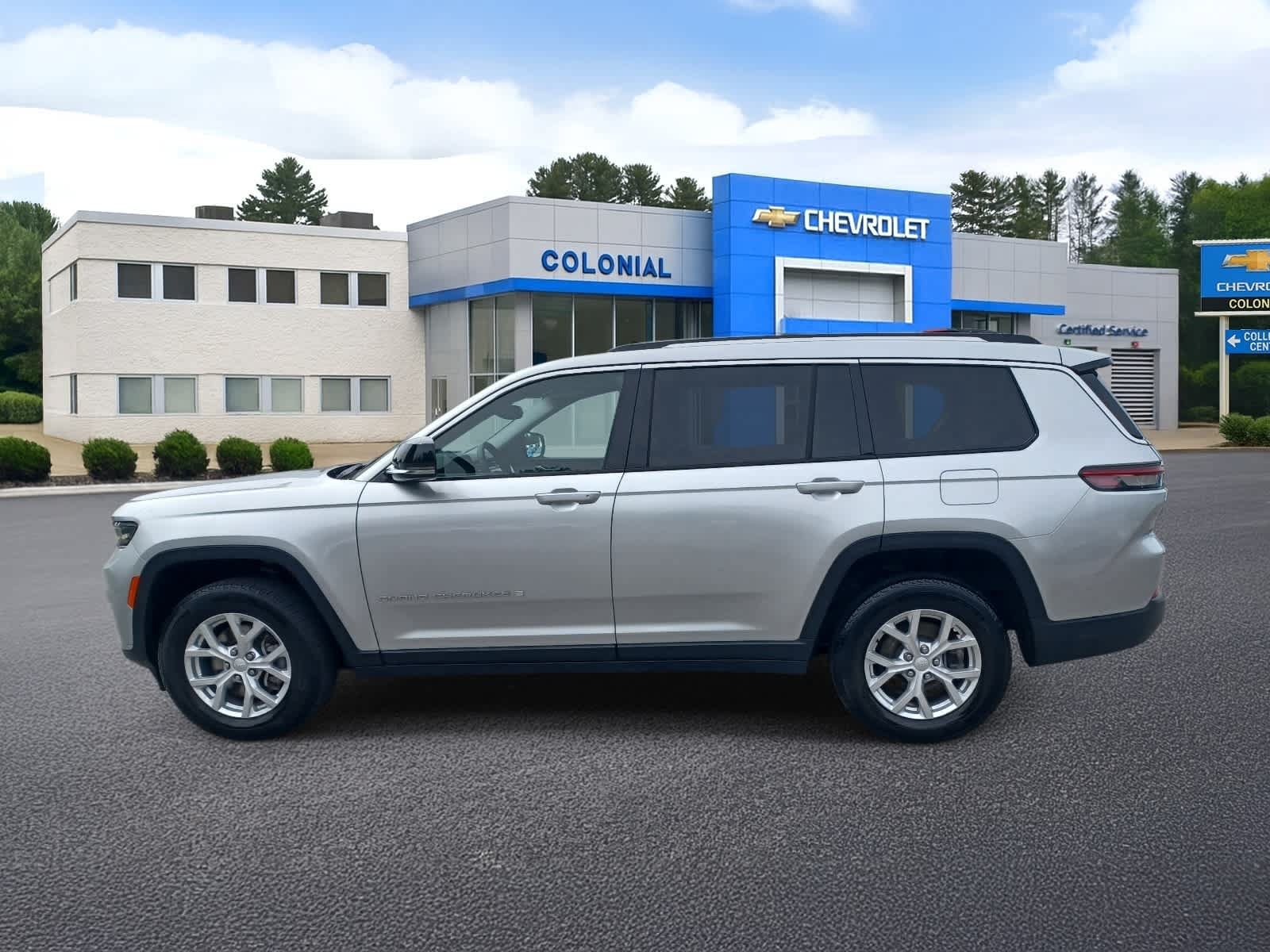 Used 2023 Jeep Grand Cherokee L Limited AWD/4WD image 6