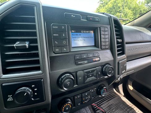 Used 2021 Ford F250 XL w/ Power Equipment Group image 32