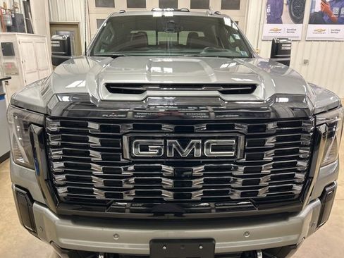 Used 2025 GMC Sierra 3500 Denali Ultimate image 3