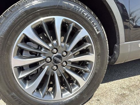 Used 2023 Lincoln Nautilus FWD w/ Premium Package image 5