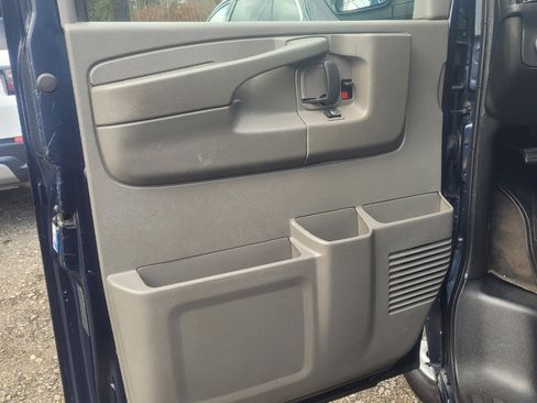 Used 2015 Chevrolet Express 3500 LT w/ LT Preferred Equipment Group image 10