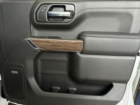 Used 2022 Chevrolet Silverado 1500 High Country w/ Technology Package image 25