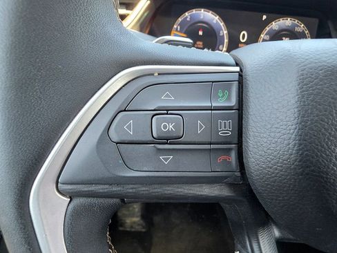 Used 2024 Jeep Grand Cherokee L Laredo AWD/4WD image 23