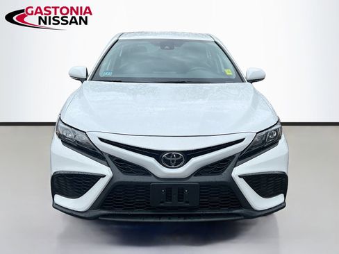 Used 2023 Toyota Camry SE image 2
