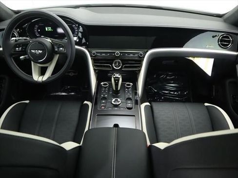 Used 2025 Bentley Flying Spur Plug-In Hybrid image 13