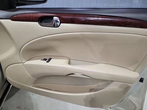 Used 2009 Buick Lucerne CX image 42