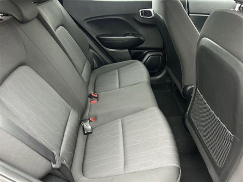 Used 2022 Hyundai Venue SE image 10