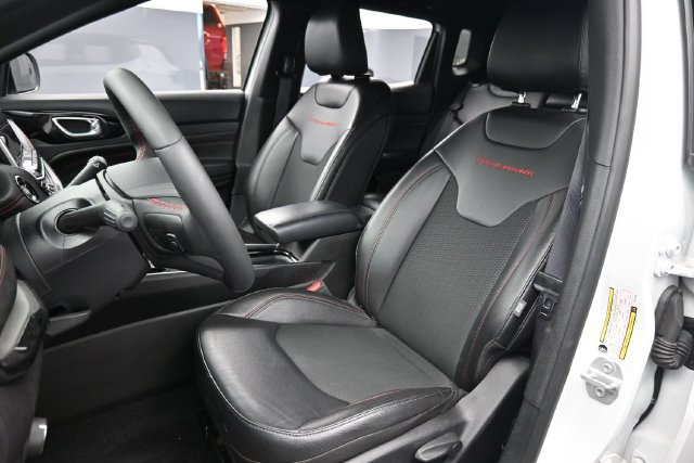 Used 2025 Jeep Compass Trailhawk AWD/4WD image 17